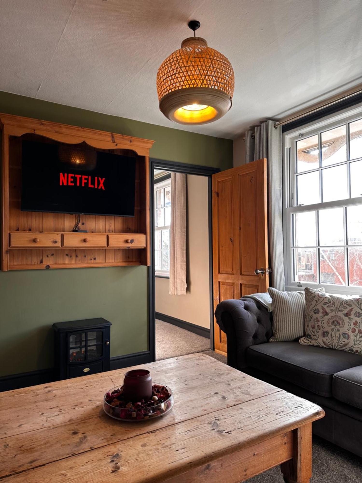 The Hideaway - Upon Avon - - Free Offstreet Parking - 2 Bedroom Luxury Stratford-upon-Avon