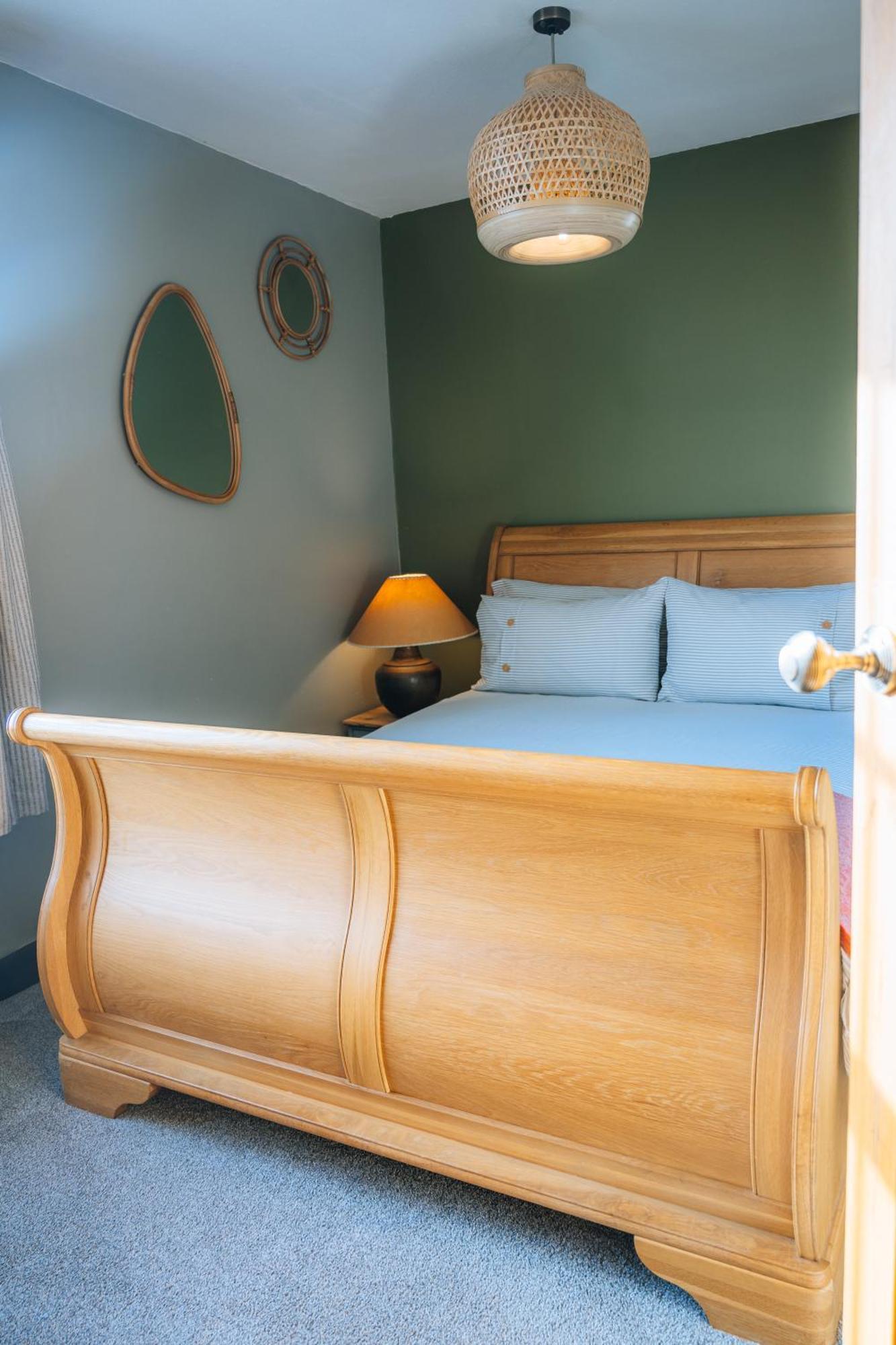 The Hideaway - Upon Avon - - Free Offstreet Parking - 2 Bedroom Luxury Apartment *